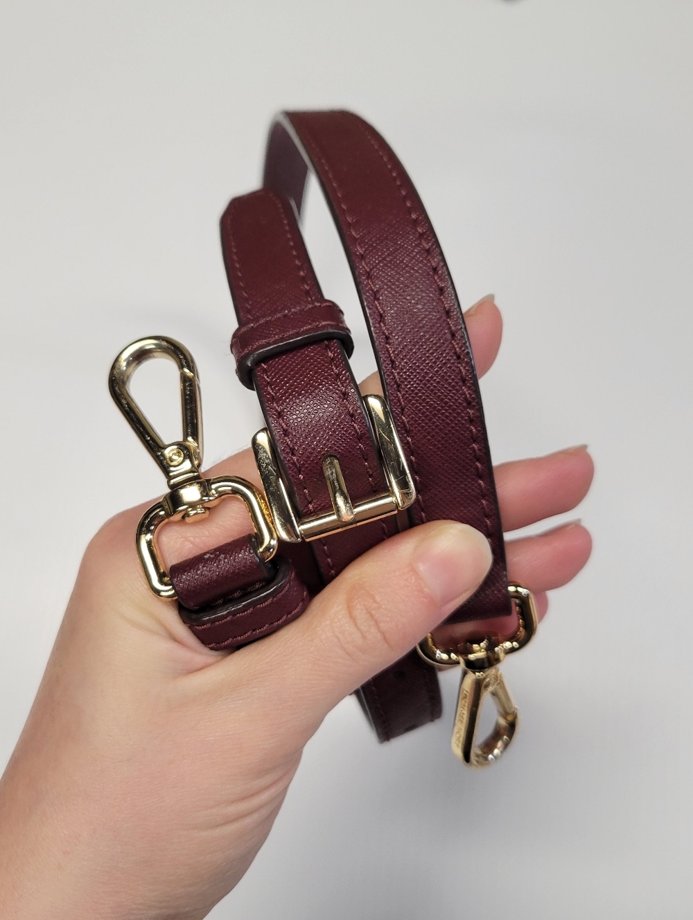 Michael Kors Burgundy Saffiano Leather Replacement Purse Strap Gold Hardware 40" - Picture 2 of 5
